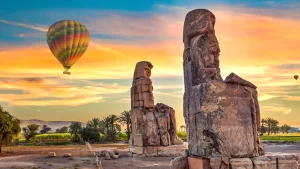 memnoon_colosal_in_Egypt