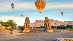 hot_airballoon_over_luxor_egypt
