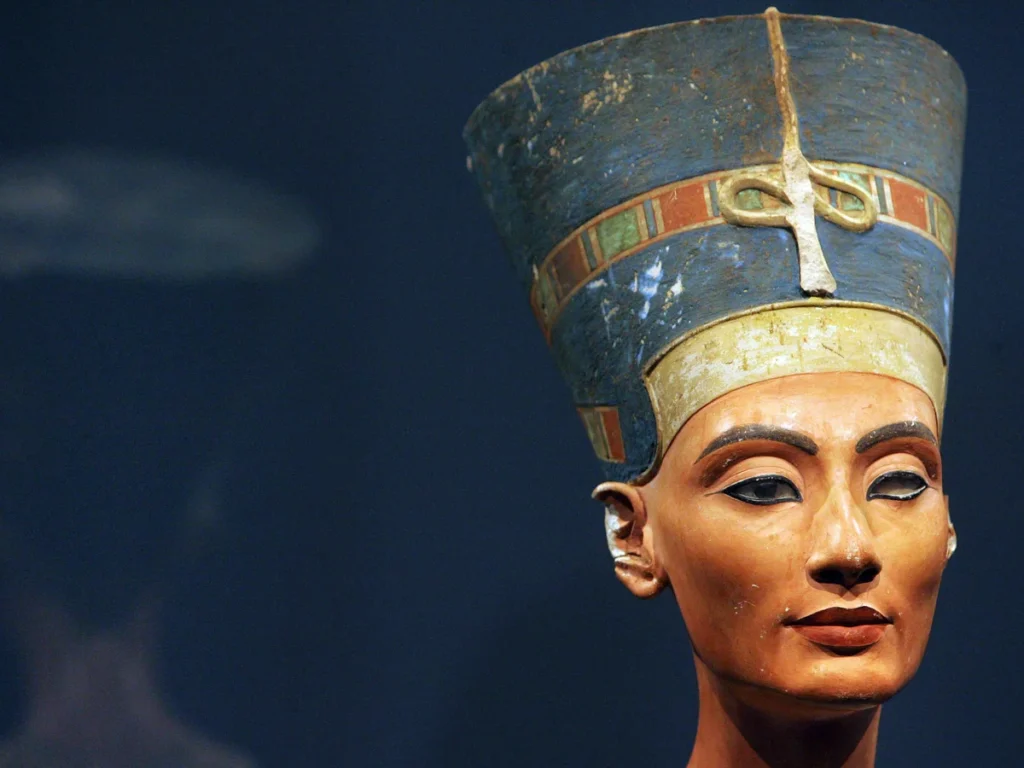 Nefertiti Past 